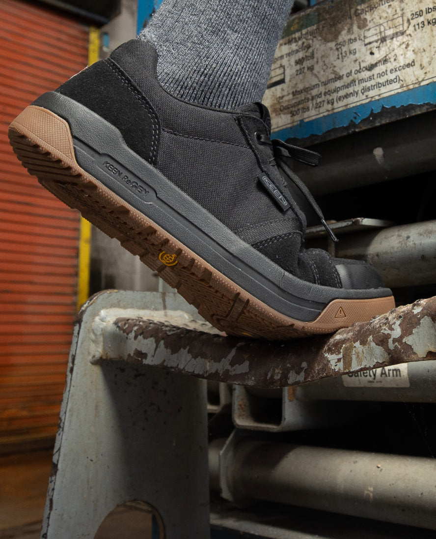 Keen Men's Kenton ESD Work Shoe (Carbon Toe) | Black/Gum