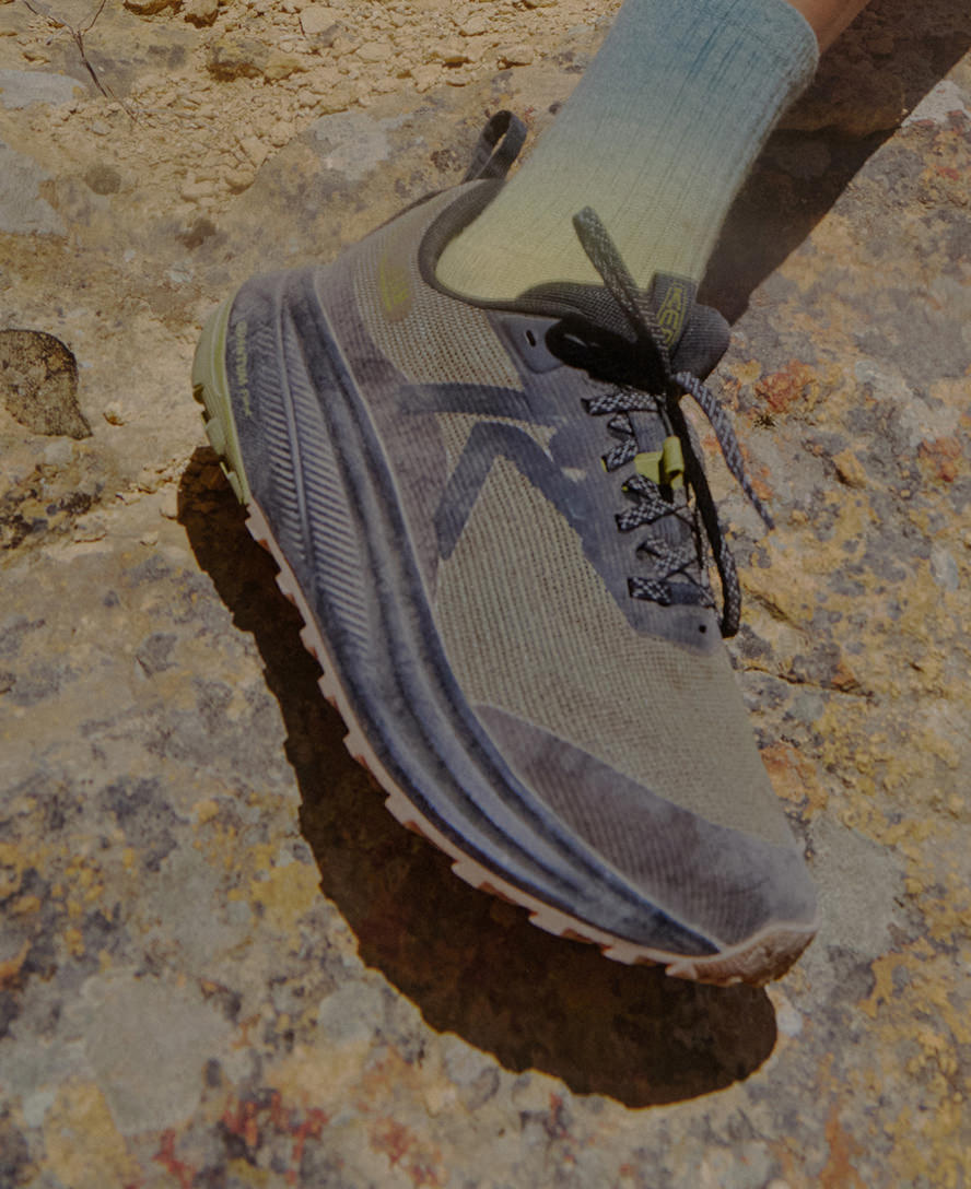 Keen Men's Roam Trail Running Shoe | Black/Magnet