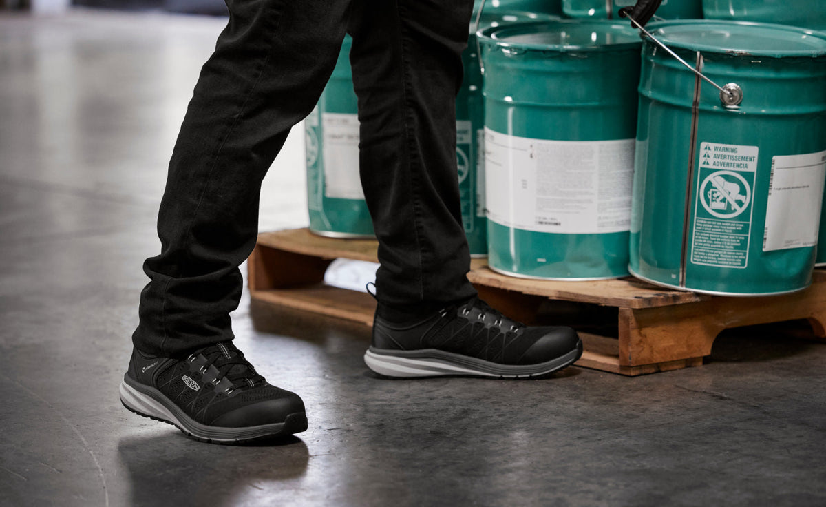 Keen Men's Vista Energy (Carbon Toe) | Vapor/Black