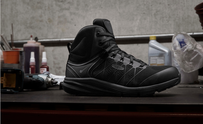Keen Men's Vista Energy Mid INT MET (Carbon Toe) | Black/Raven