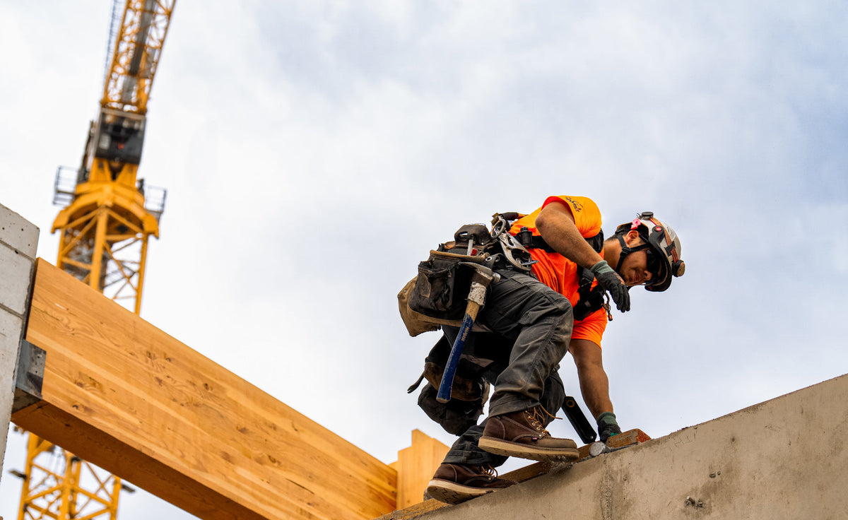 Keen Men's Liberty 6" Waterproof Boot (Carbon Toe) | Chestnut/Gum