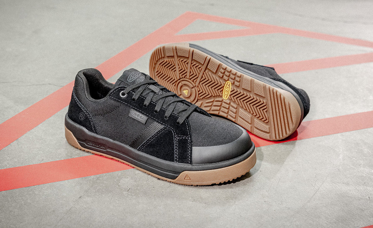 Keen Women's Kenton Work Shoe (Carbon Toe) | Black/Gum